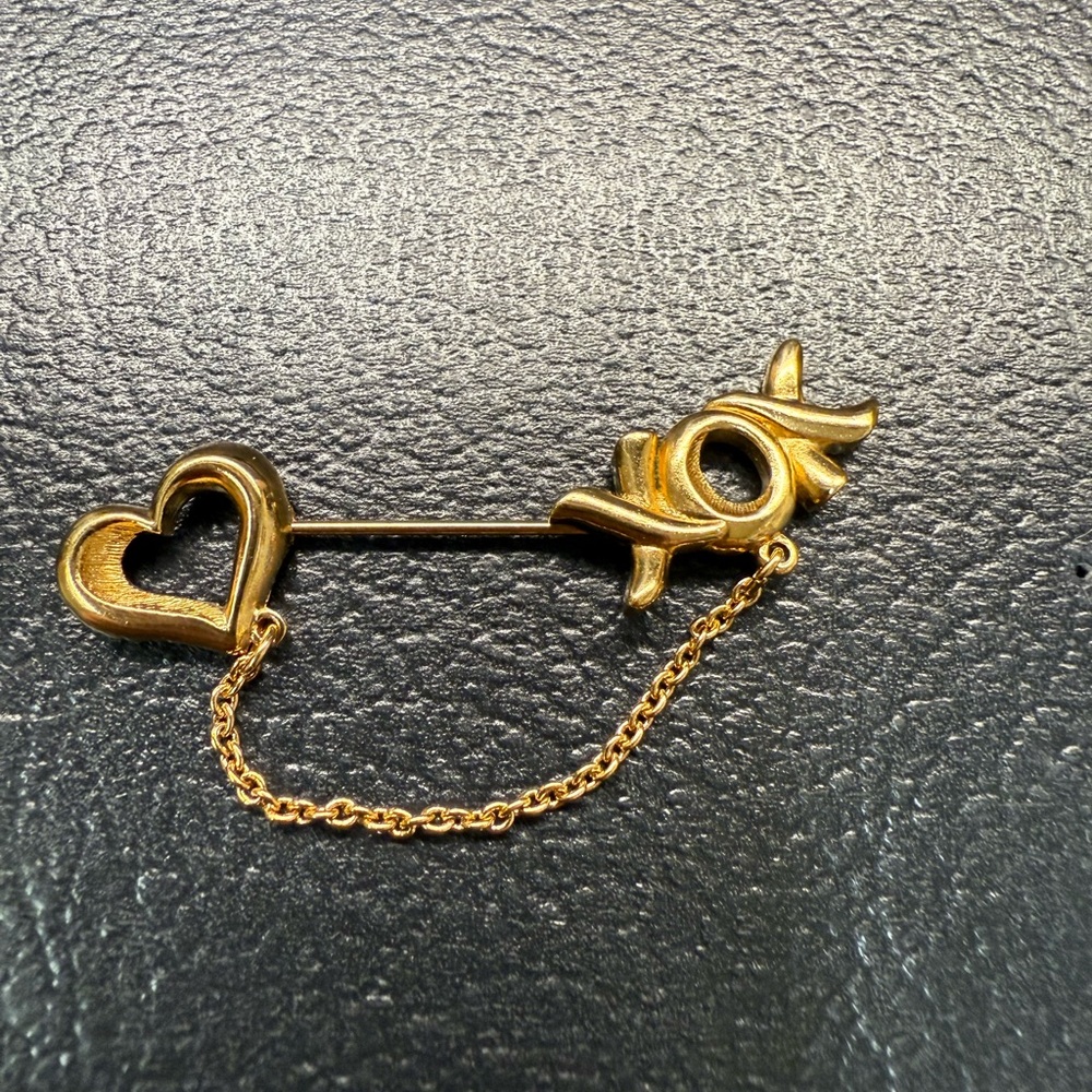 Vintage Avon “Love & Kisses” Heart XOX Chateline Gold Tone Pin